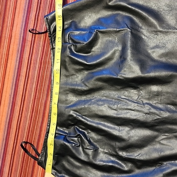 Avon Faux Leather skirt - Picture 3 of 7